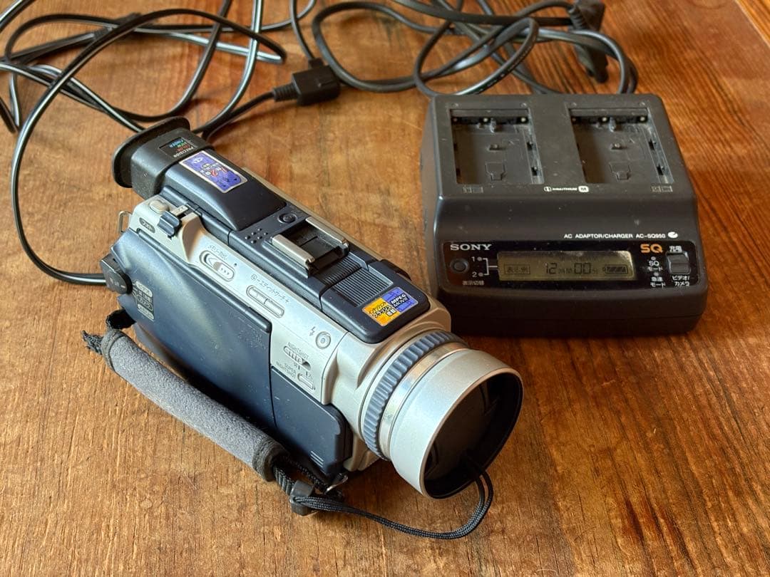 ビデオカメラ SONY DCR-TRV30