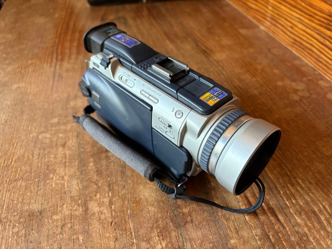 ビデオカメラ SONY DCR-TRV30