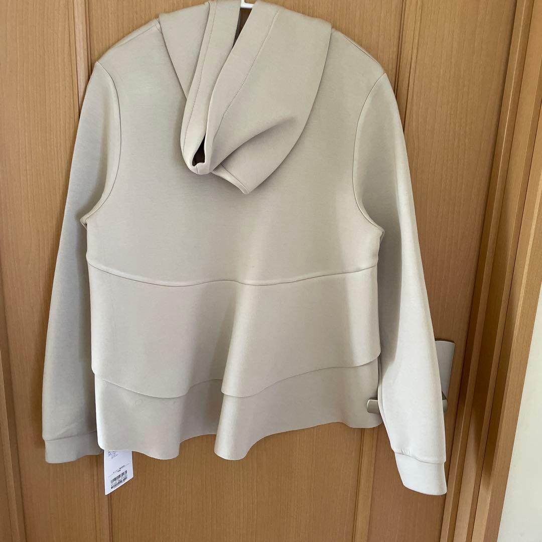 インタープラネット　ペプラムフリルジャケット　ベージュ　グレージュ