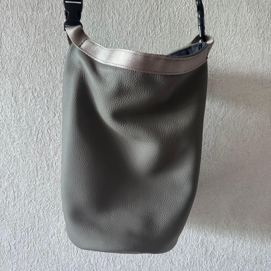 ERA. イーラ BUBBLE CALF ROLLTOP BAG 3L