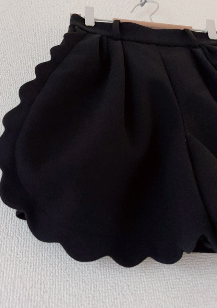 新品　完売品ロージーモンスターウールライクスカラップショートパンツ　ブラックS