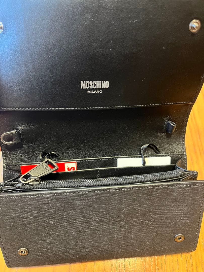 MOSCHINO チェーン付き財布　レディース、メンズ