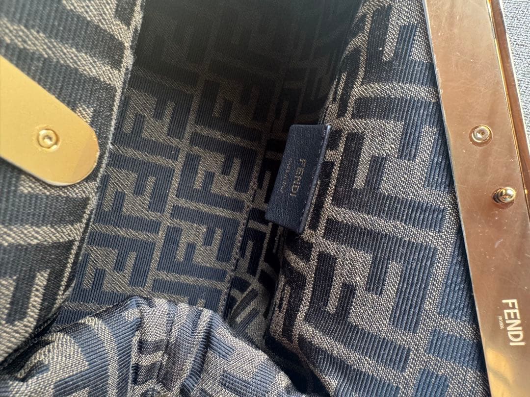 最終値下げ‼️FENDI ファースト　スモール　 クラッチバッグ　正規品