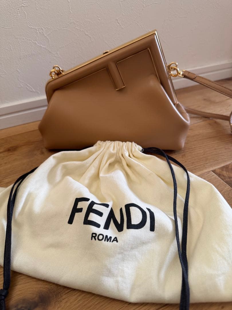 最終値下げ‼️FENDI ファースト　スモール　 クラッチバッグ　正規品