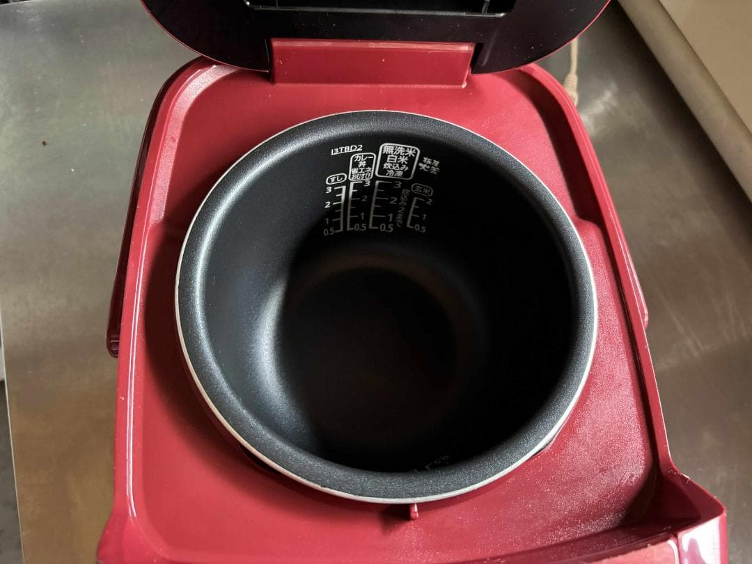 IRIS OHYAMA 炊飯器 IH式 3合 メタリックレッド 極厚火釜 美品