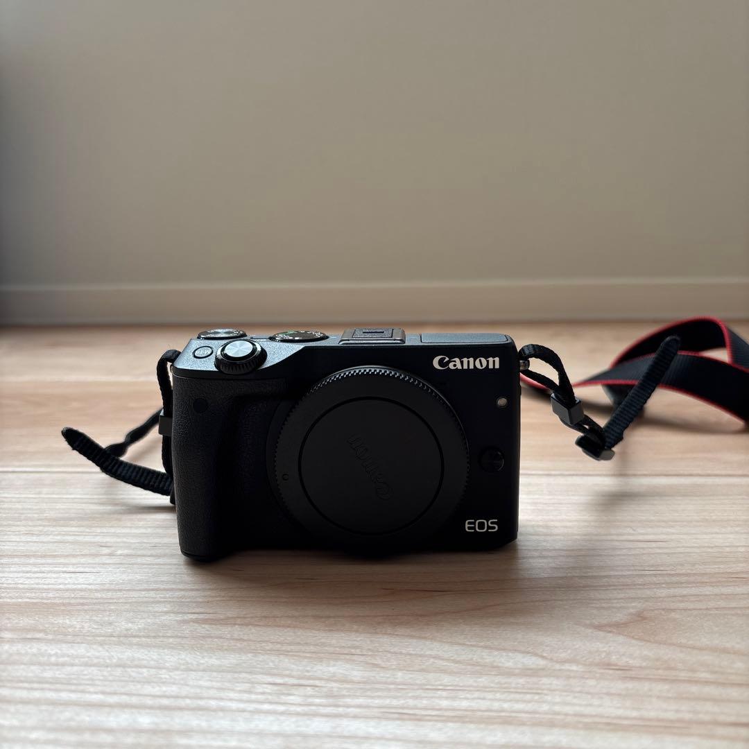 美品　cannon eos m3 単焦点・望遠レンズ・バックセット