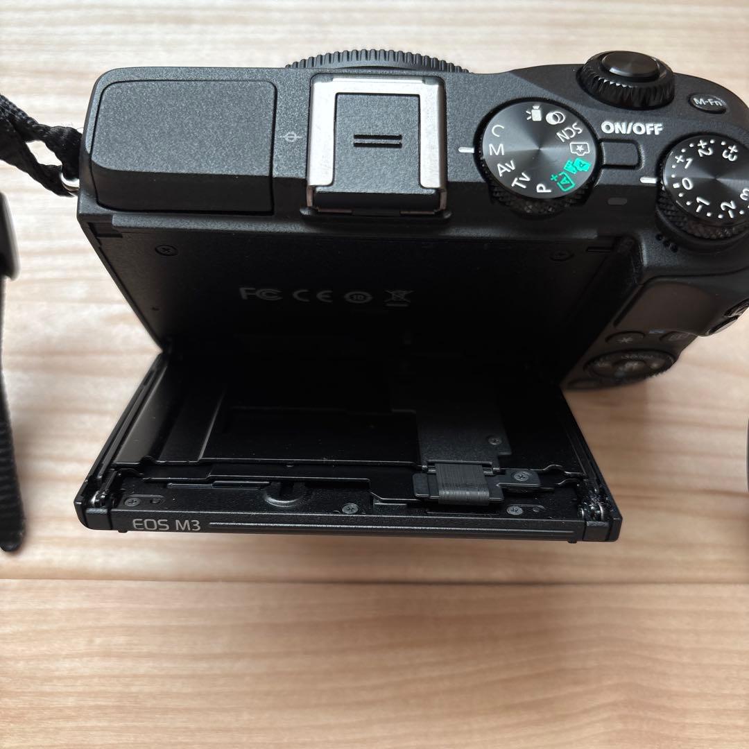 美品　cannon eos m3 単焦点・望遠レンズ・バックセット