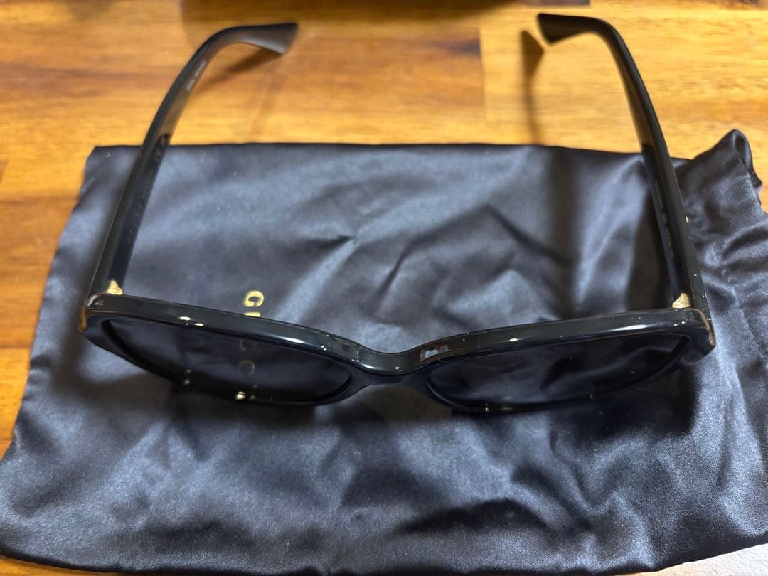 Gucci ブラック サングラス