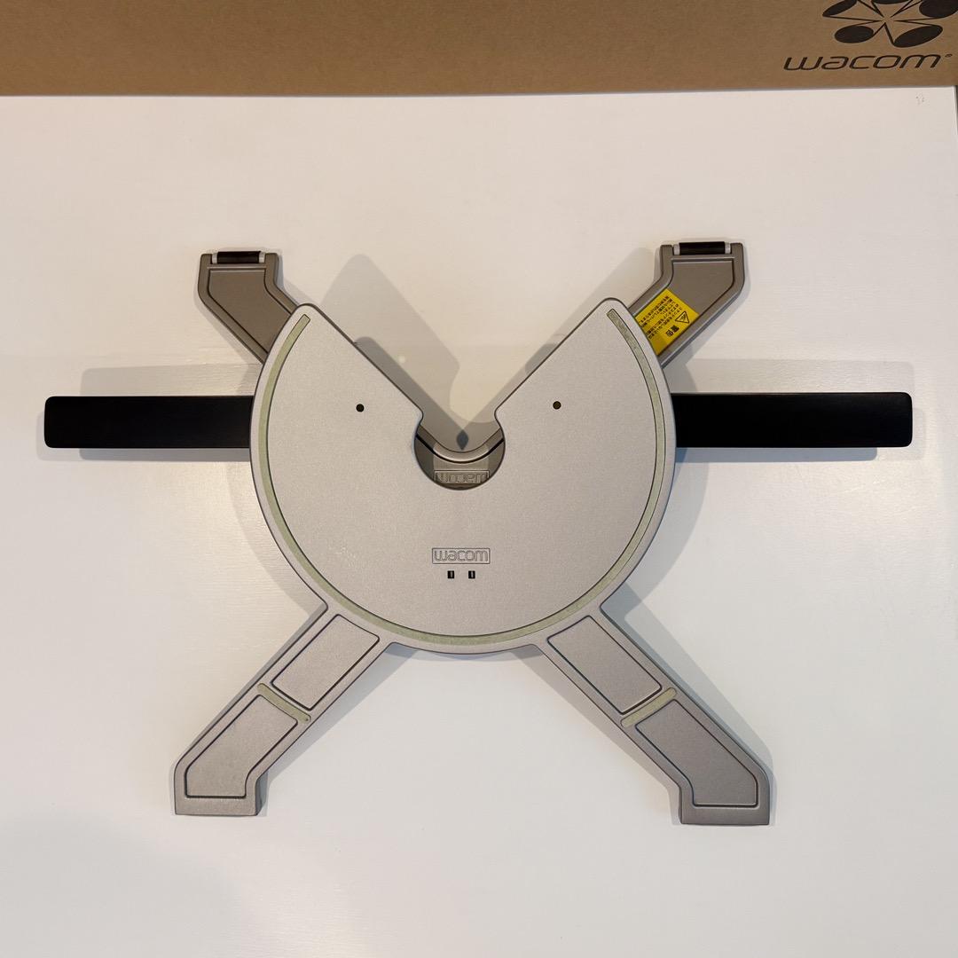 液タブ・ペンタブ WACOM Cintiq 22HD (DTK-2200/K1)