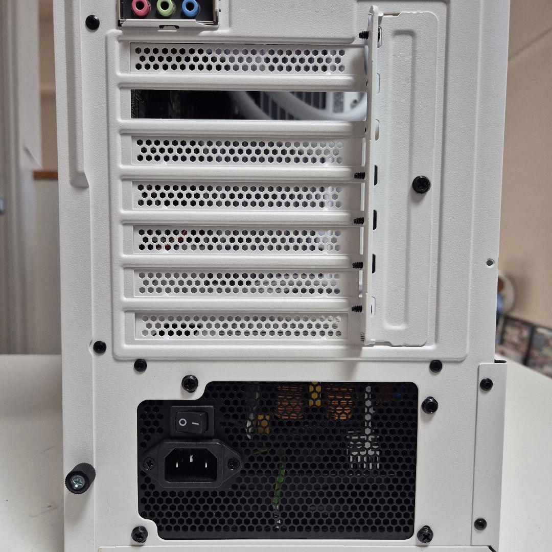 Ryzen7 5700x ＆ RX 9060xt16GB搭載自作ゲーミングPC