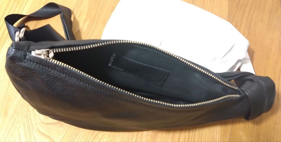 POMTATA　ポンタタ カウレザー ボディバッグ