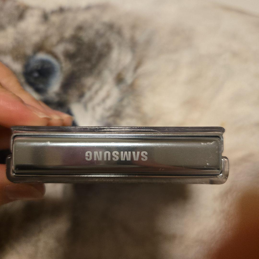 ​訳あり Galaxy Z Flip5 256GB ミントSIMフリー 動作良好