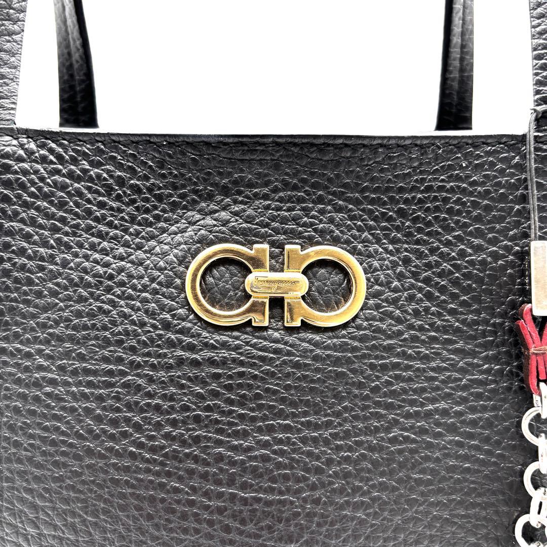 美品 サルヴァトーレフェラガモ ハンドバッグ レザー ガンチーニ レディース 黒