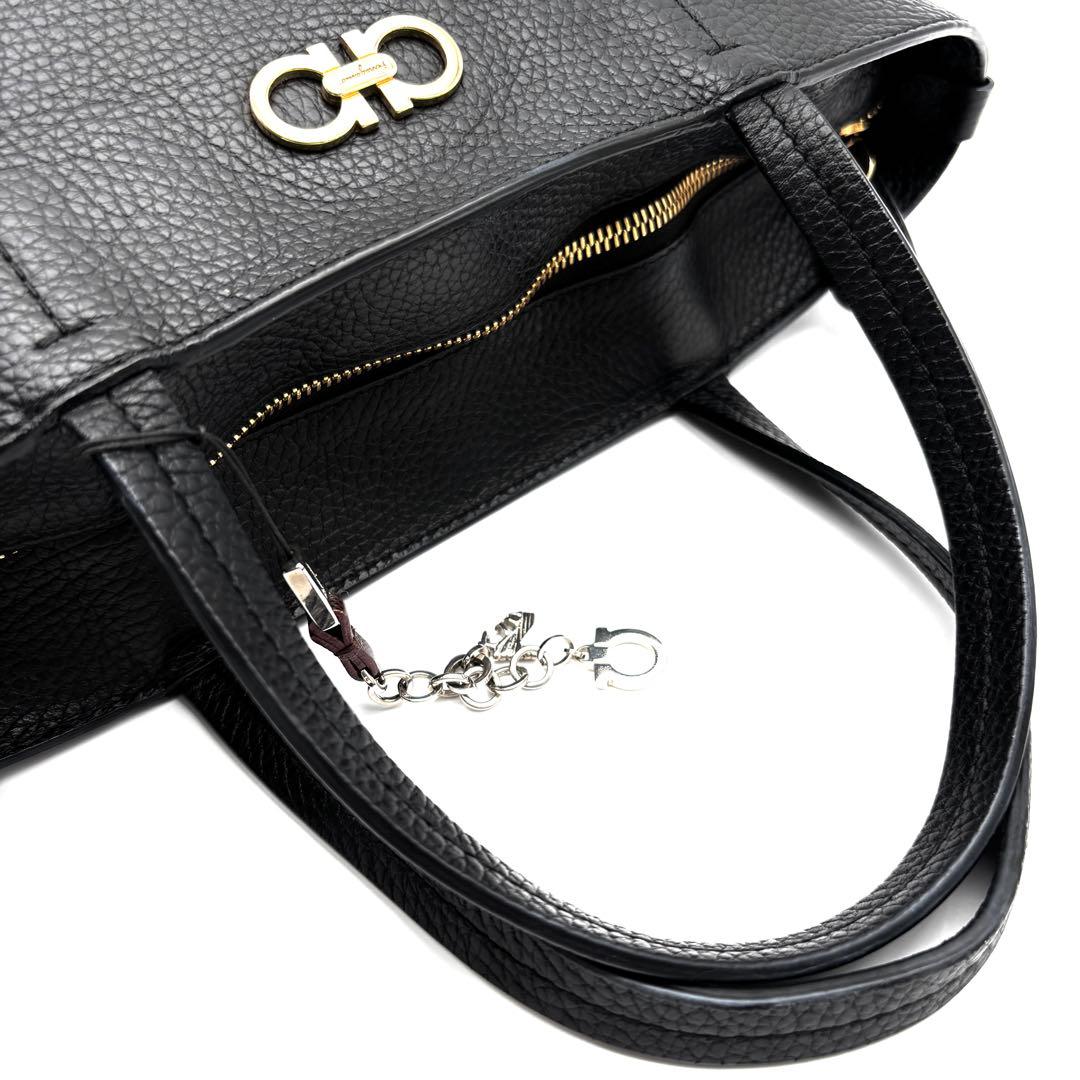 美品 サルヴァトーレフェラガモ ハンドバッグ レザー ガンチーニ レディース 黒