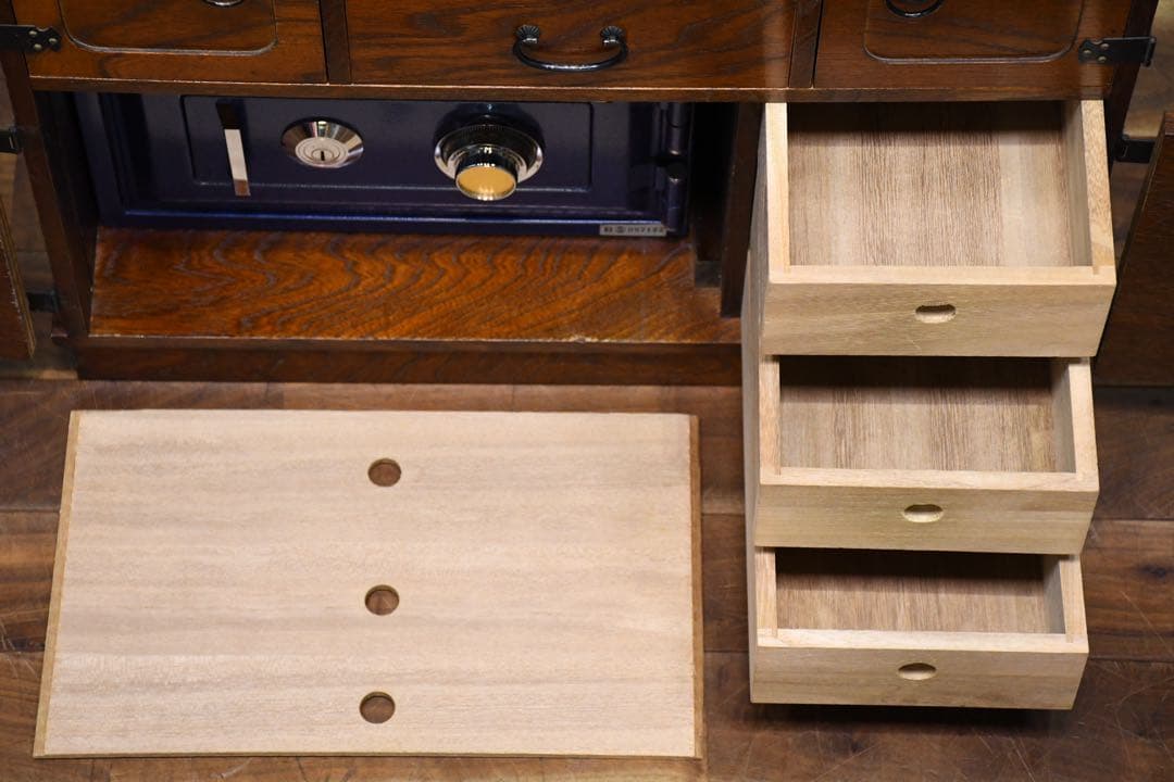 EFK22 民芸家具調 からくり箪笥 金庫付き 隠し抽斗 ケヤキ/欅杢目 小箪笥