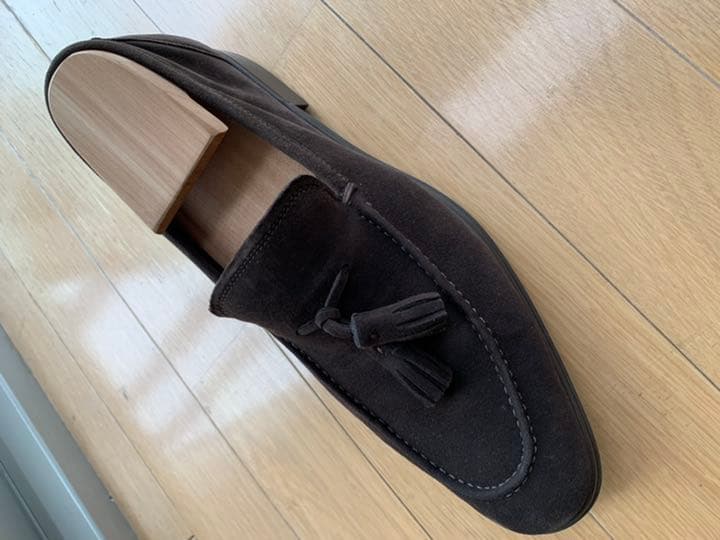 数回着用のみ美品フェラガモ　タッセルローファー、スリッポン、スウェード