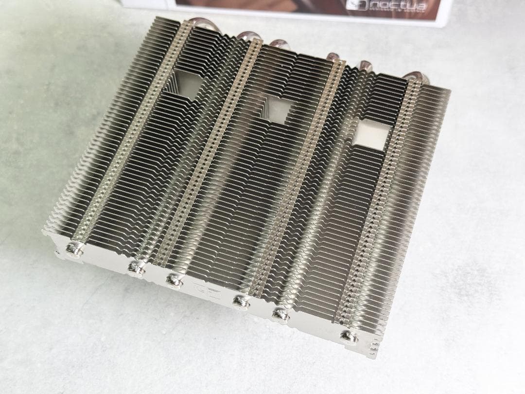 Noctua NH-L12Sx77 77mm高 ロープロファイルクーラー