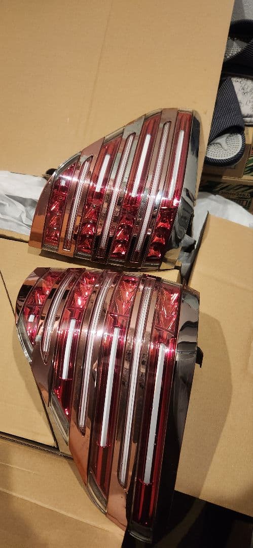 トヨタ20系アルファードヴェルファイア用ヴァレンティ製ジュエルLEDテールランプ