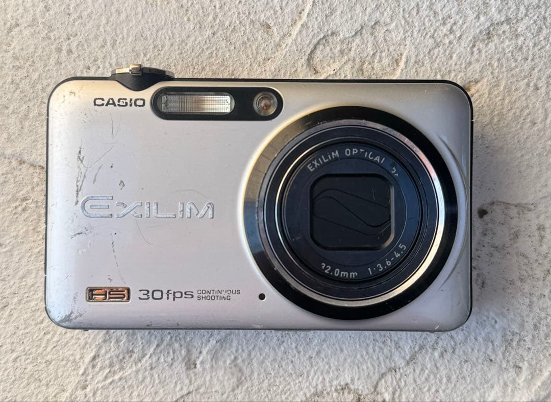 実写美⭕️【動作確認済】CASIO EXILIM EX-FC100 デジカメ