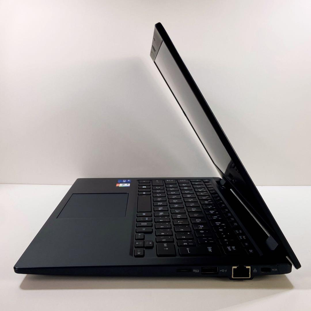 美品 11世代Core i7 16Gメモリ SSD256G 13.3型 東芝製