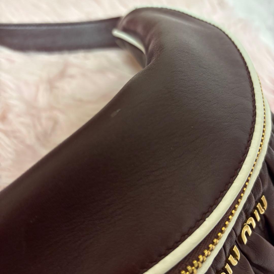 miumiu マトラッセ　ウエストポーチ