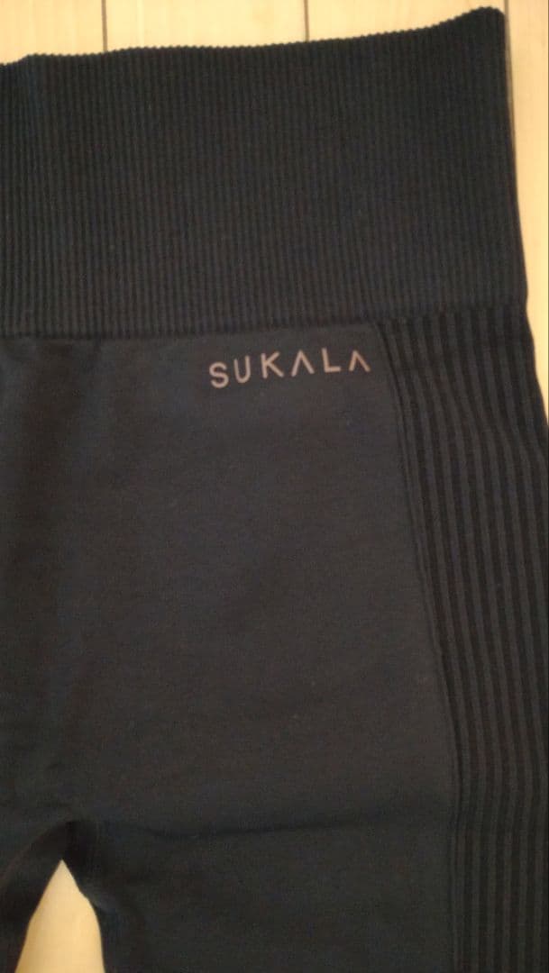 【新品・未使用】 SUKALA ワイドリブニットレギンス （L ブラック）