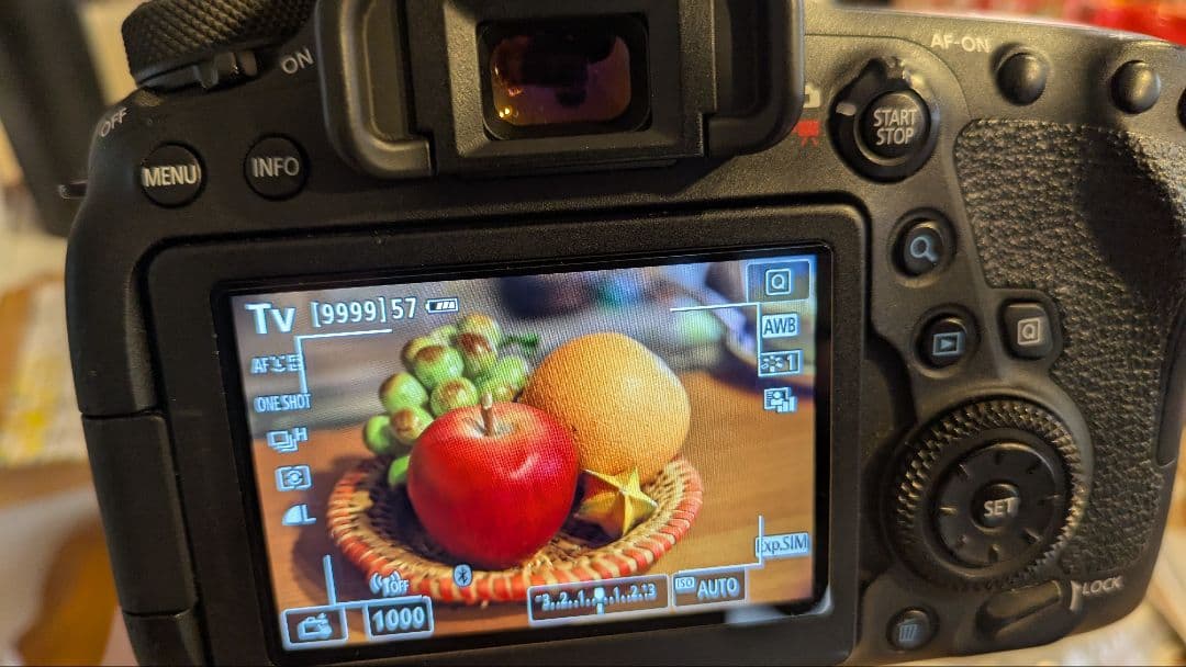 Canon EOS 6D Mark II ボディ