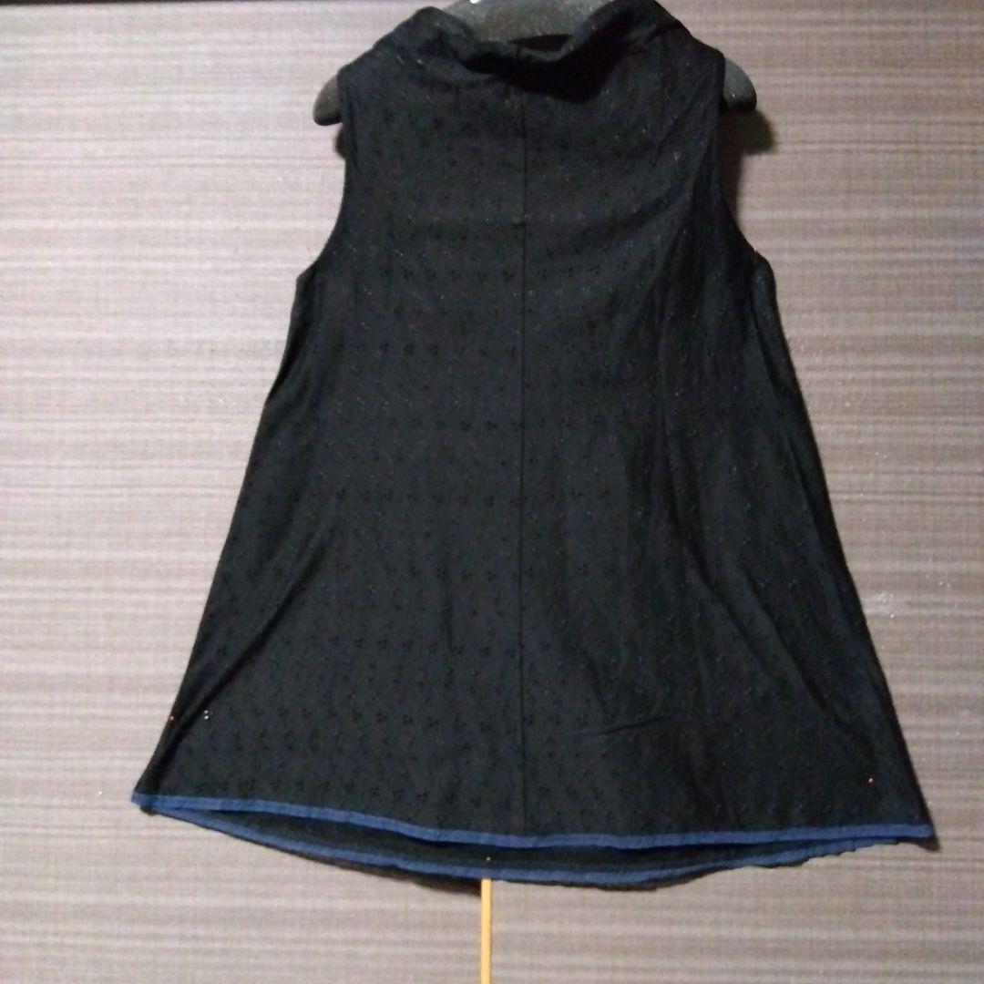 ♦お値下げ♦❣トクコプルミエヴォール❣黒地に 青の花柄ノースリーブチュニック