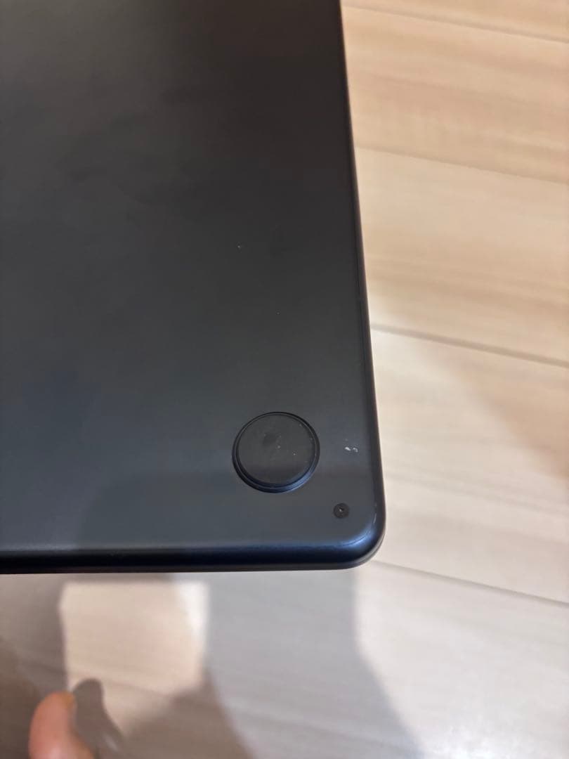 【ジャンク】MacBook Air (M2, 2022) 16GB【液晶不良】