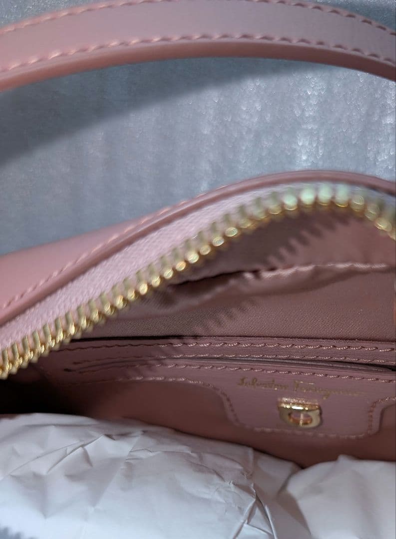 Salvatore Ferragamo フェラガモ ガンチーニ ショルダー未使用