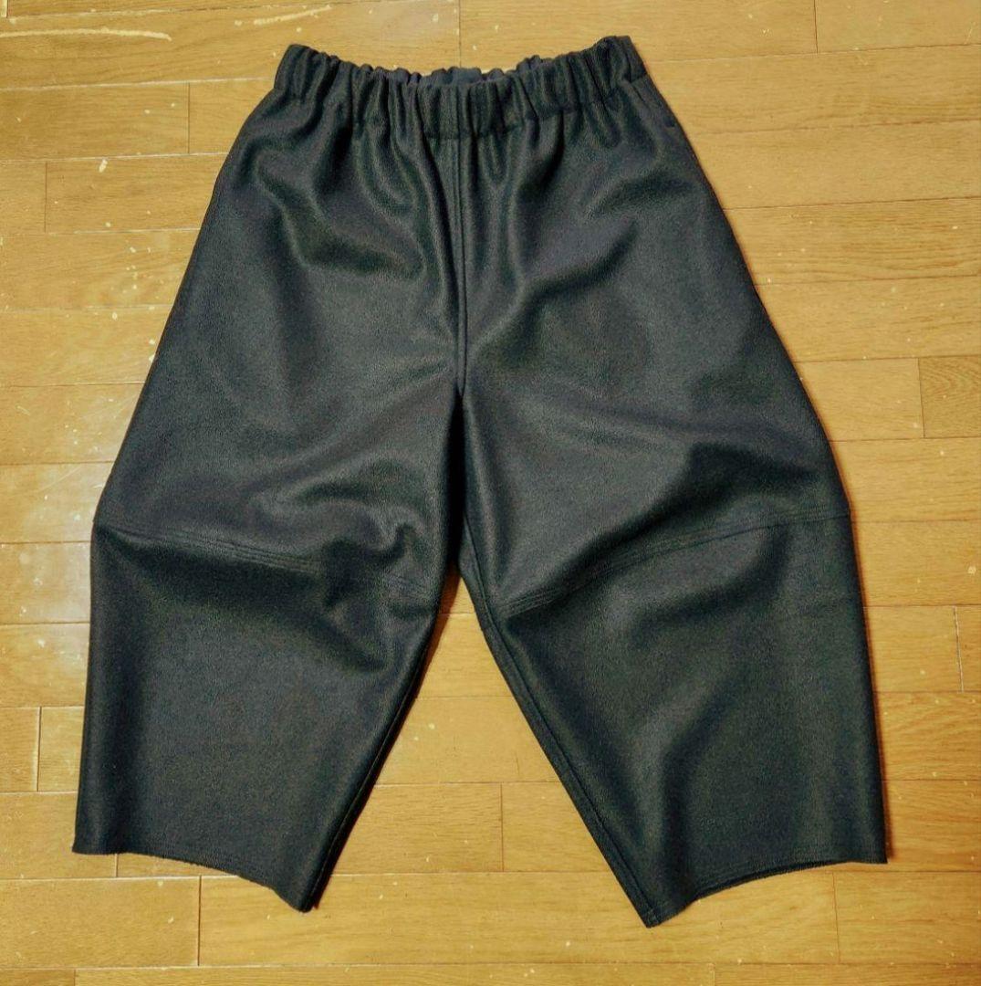 イクゾウバルーンパンツ　圧縮ウール黒