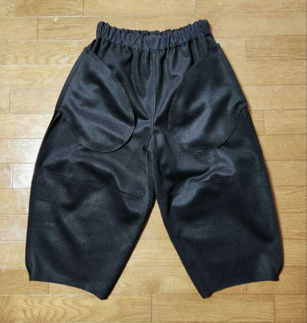 イクゾウバルーンパンツ　圧縮ウール黒