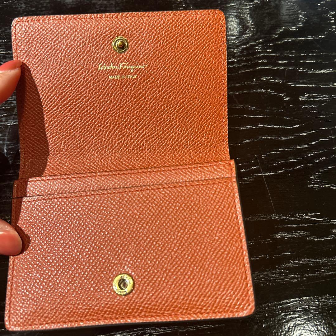 うぱ！早い者勝ち！名刺入れ フェラガモ