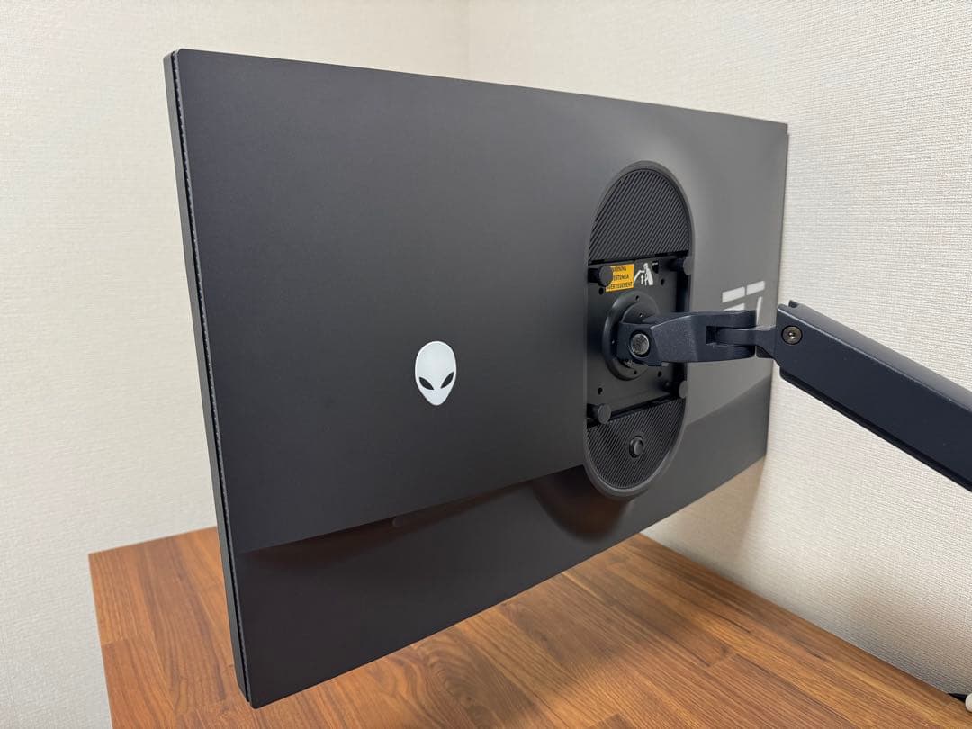 Alienware 27 4K ゲーミング モニター AW2725QF