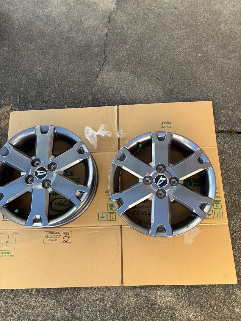 送料無料　タフト15インチ グレー 5スポークホイール 4個セット