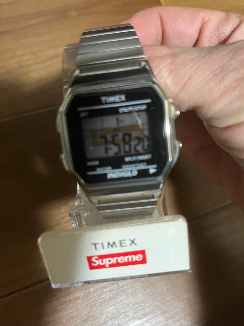 最終価格　TIMEX Supreme デジタル腕時計