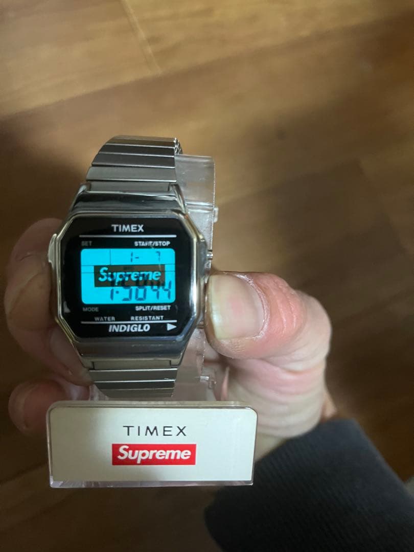 最終価格　TIMEX Supreme デジタル腕時計