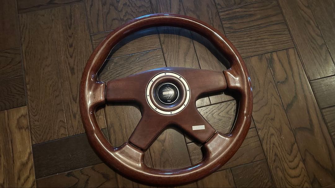 momoステアリング ウッド