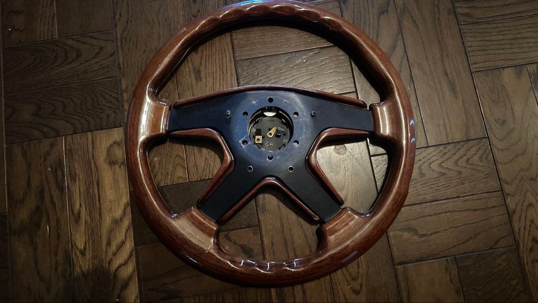 momoステアリング ウッド