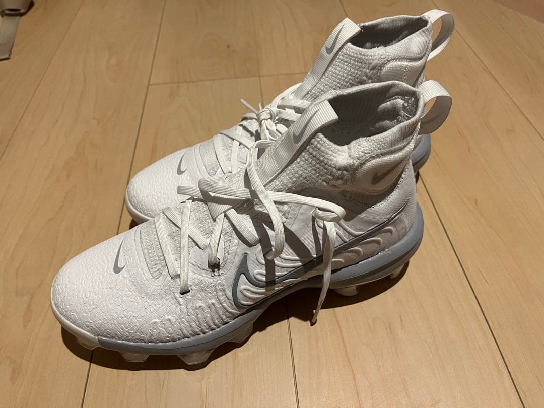 Nike ホワイト ハイカット スパイクシューズ