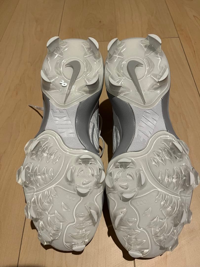 Nike ホワイト ハイカット スパイクシューズ