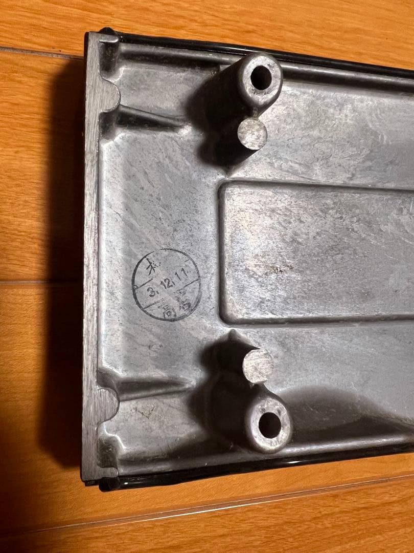 RB26DETT用　純正プラグカバー