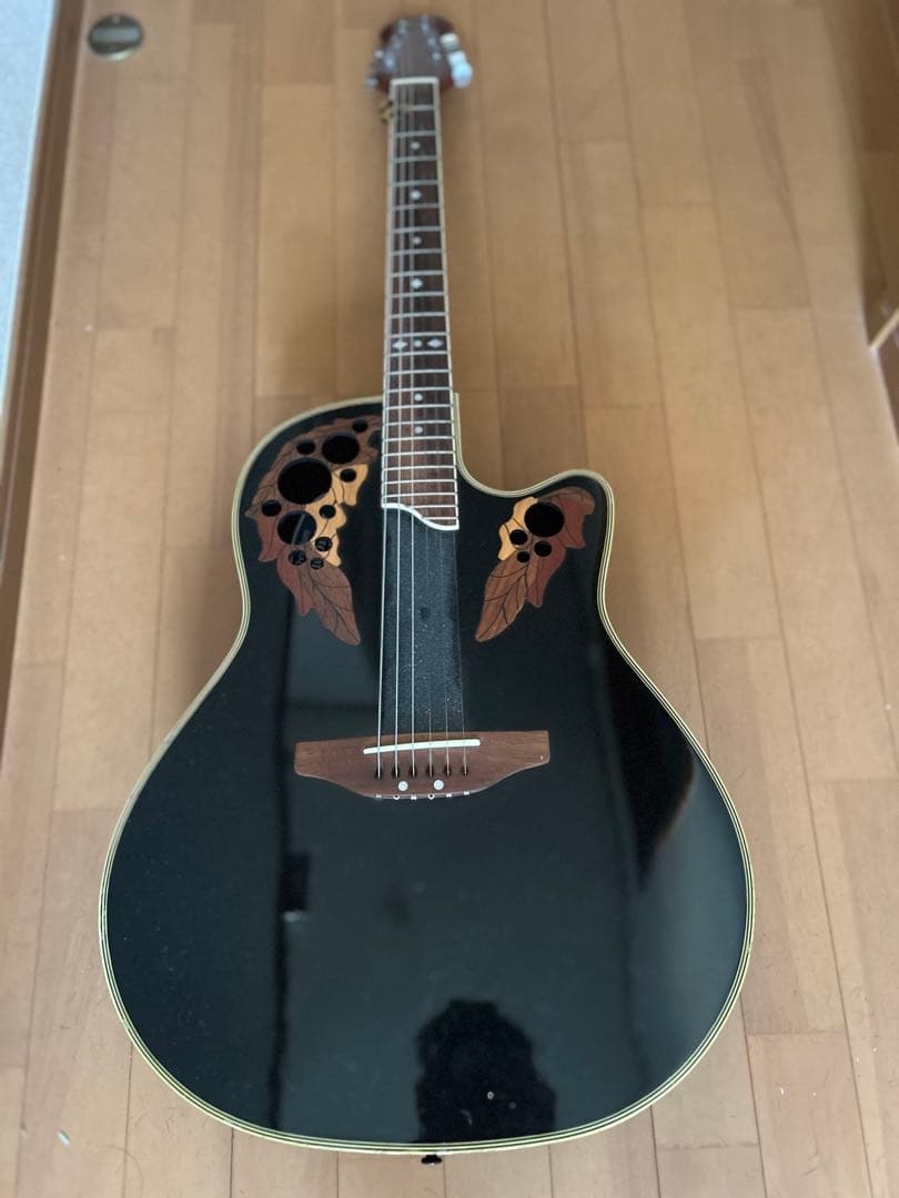 アコースティックギター ブラック プリアンプ搭載　ケース付き