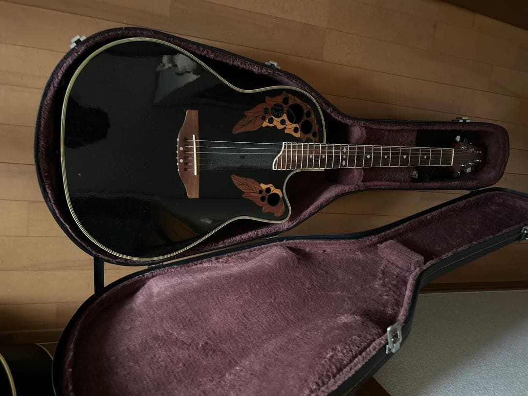 アコースティックギター ブラック プリアンプ搭載　ケース付き