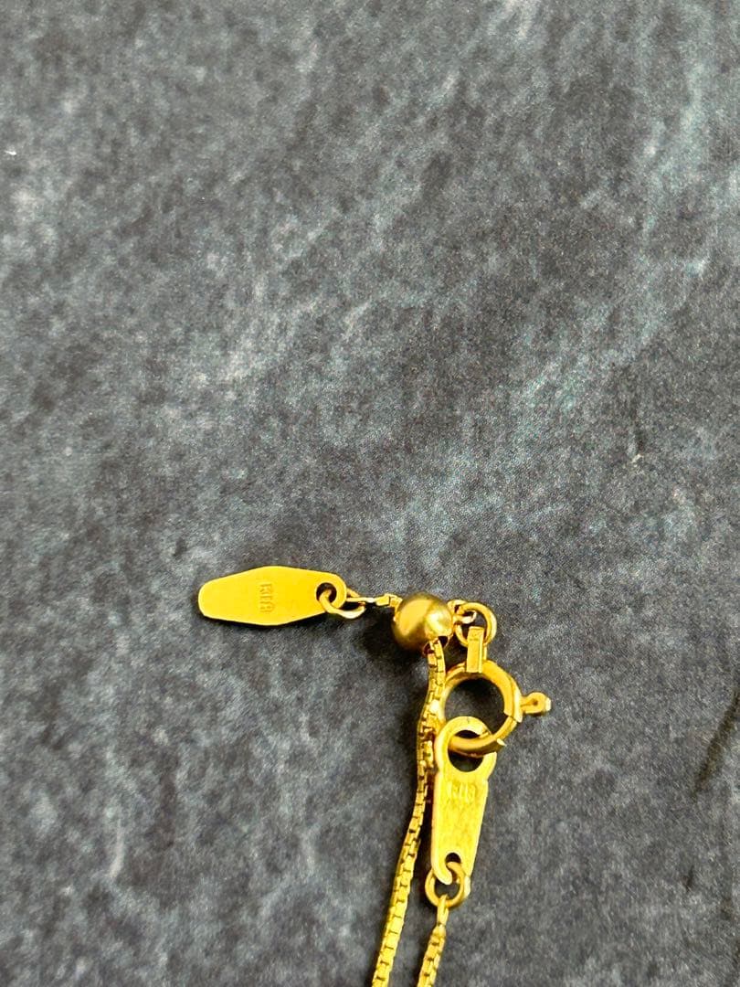 18K. 花の形状 ダイヤモンドネックレス 金色 44㎝