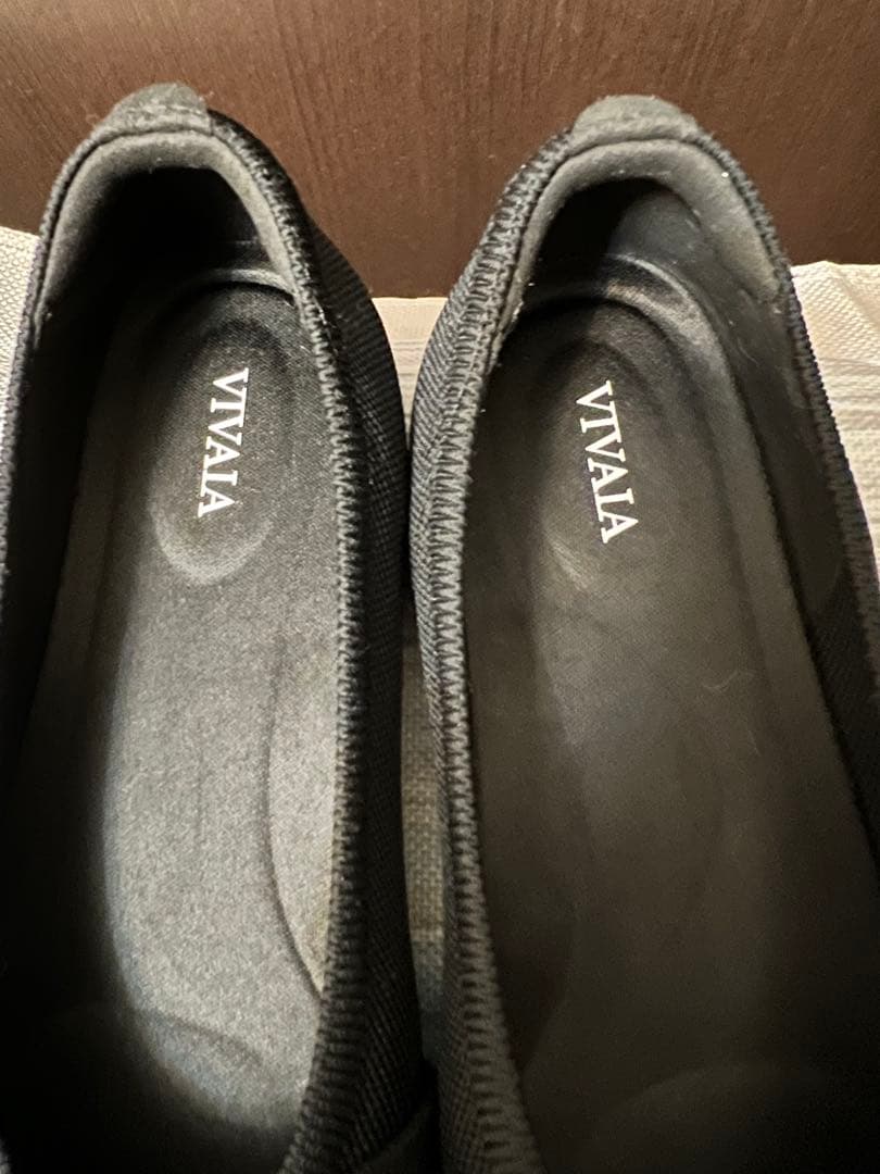 【美品】VIVAIA ブラック フラットシューズ 撥水 リボン 37.5