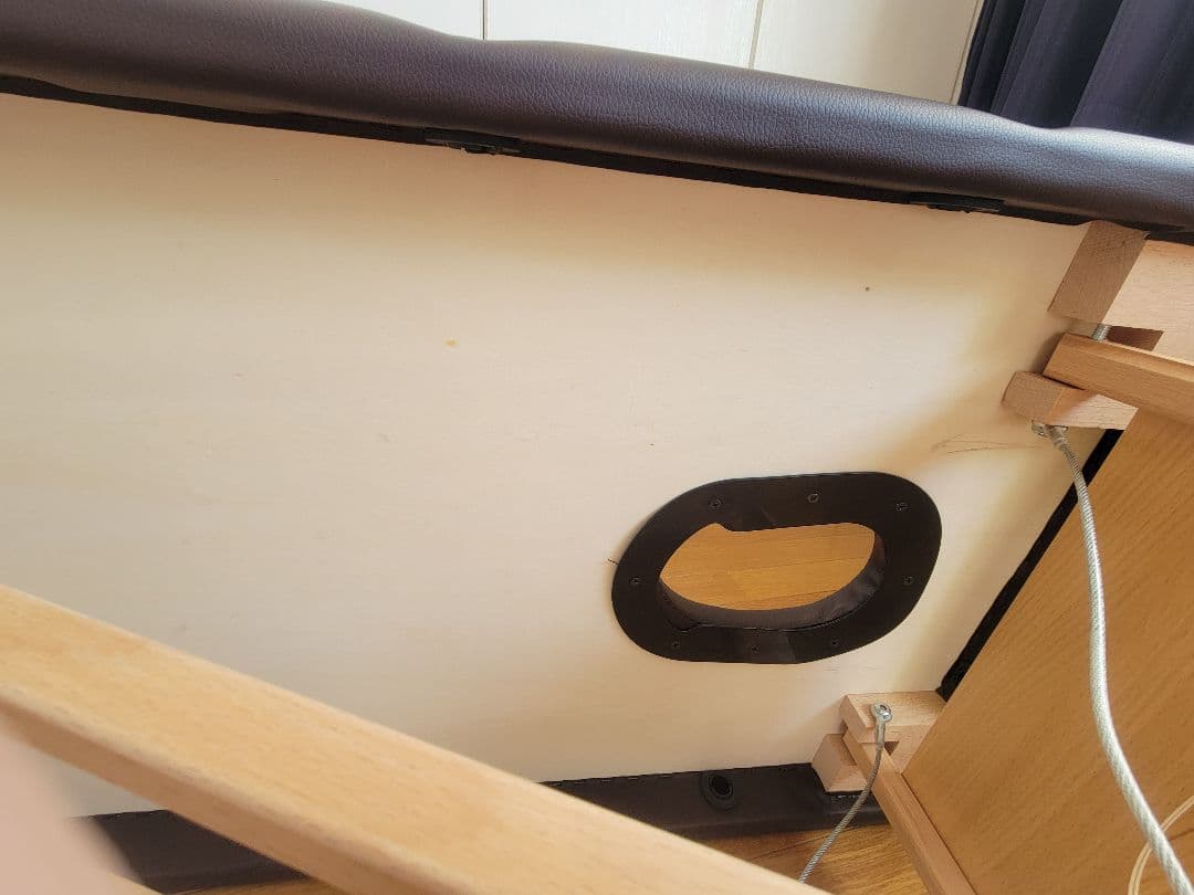 折りたたみマッサージベッド　施術台