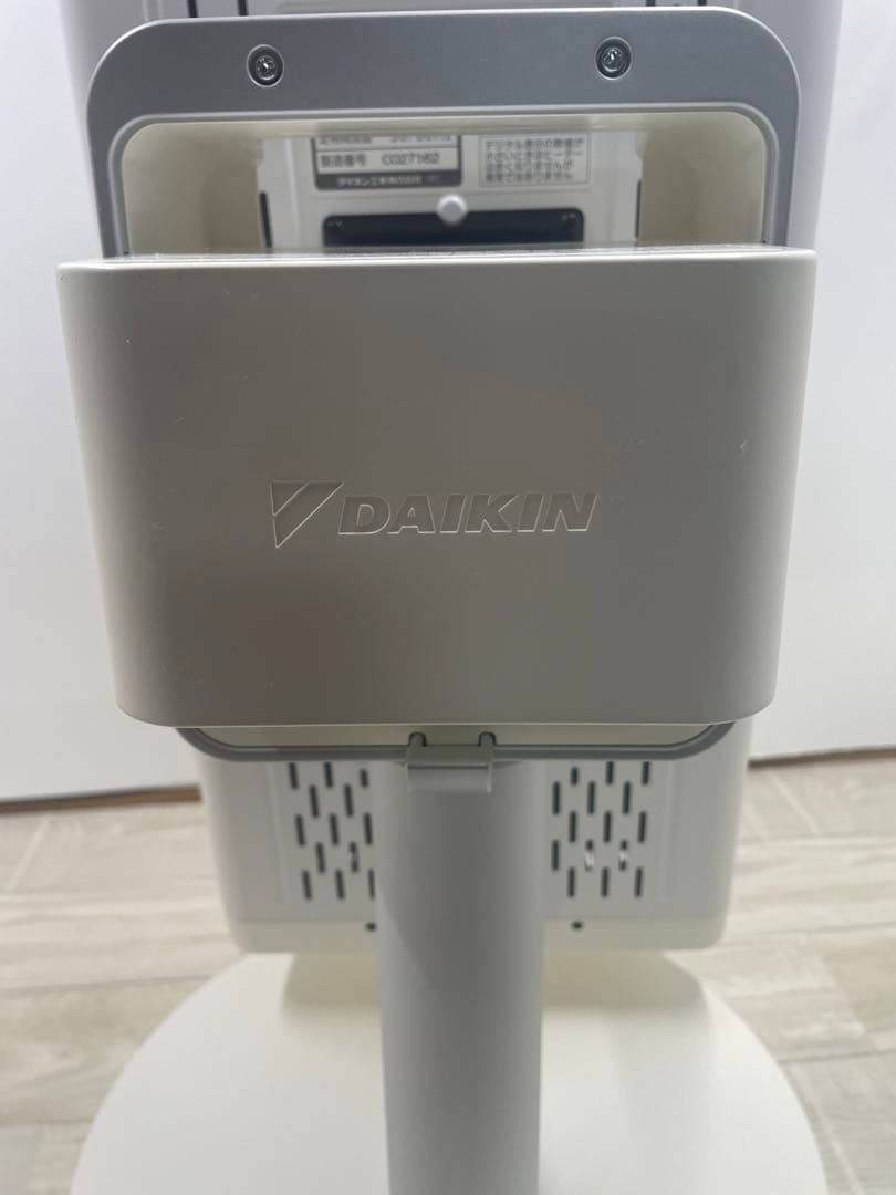 ダイキン　遠赤外線暖房機　ERFT11WS-W　19年製　ホワイト