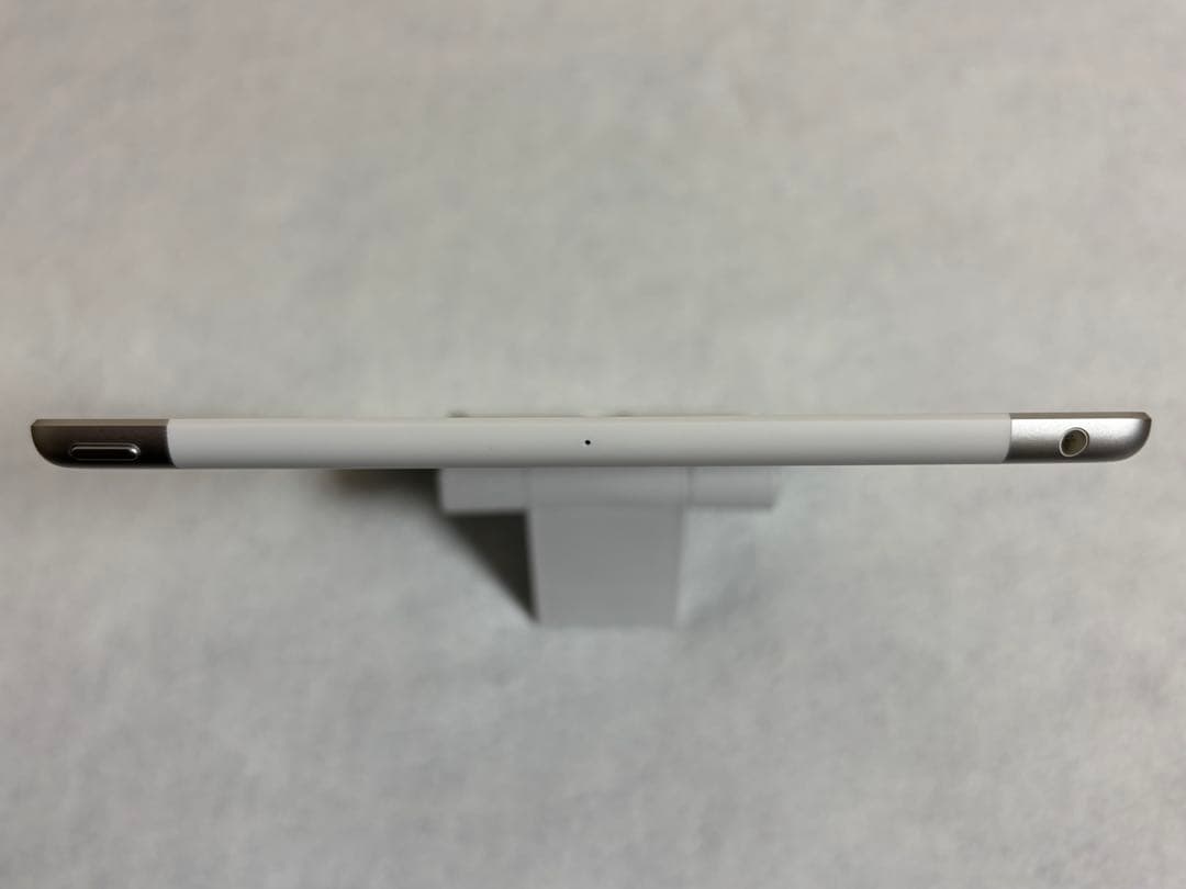 iPad 第6世代 Wi-Fi + Cellular シルバー バッテリー95%