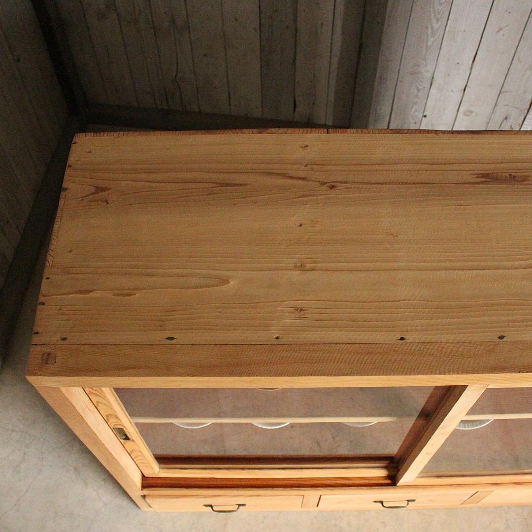 古い木枠のガラス戸棚　引き出し3杯　水屋